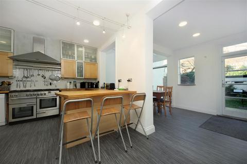 3 Waldegrave Road, London, W5 3HT