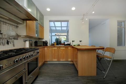 3 Waldegrave Road, London, W5 3HT