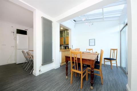 3 Waldegrave Road, London, W5 3HT