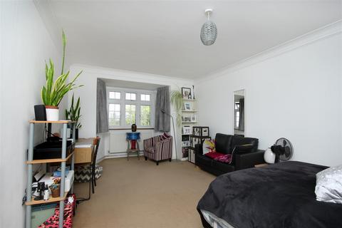 40, Greystoke Lodge Hanger Lane, London, W5 1EW