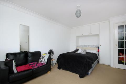 40, Greystoke Lodge Hanger Lane, London, W5 1EW