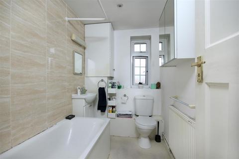 40, Greystoke Lodge Hanger Lane, London, W5 1EW