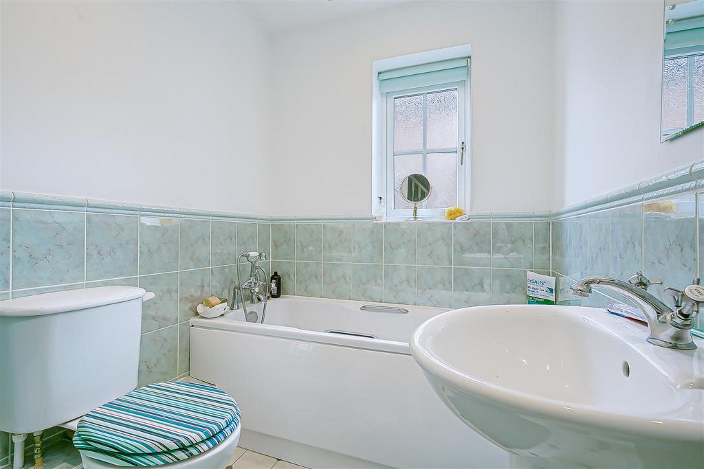 House-osprey-close-sutton-120.jpg