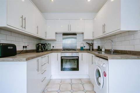 6 Osprey Close, Cheam, Sutton, SM1 2XS