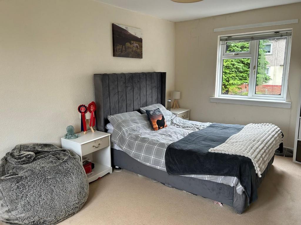 Main bed 1.jpg