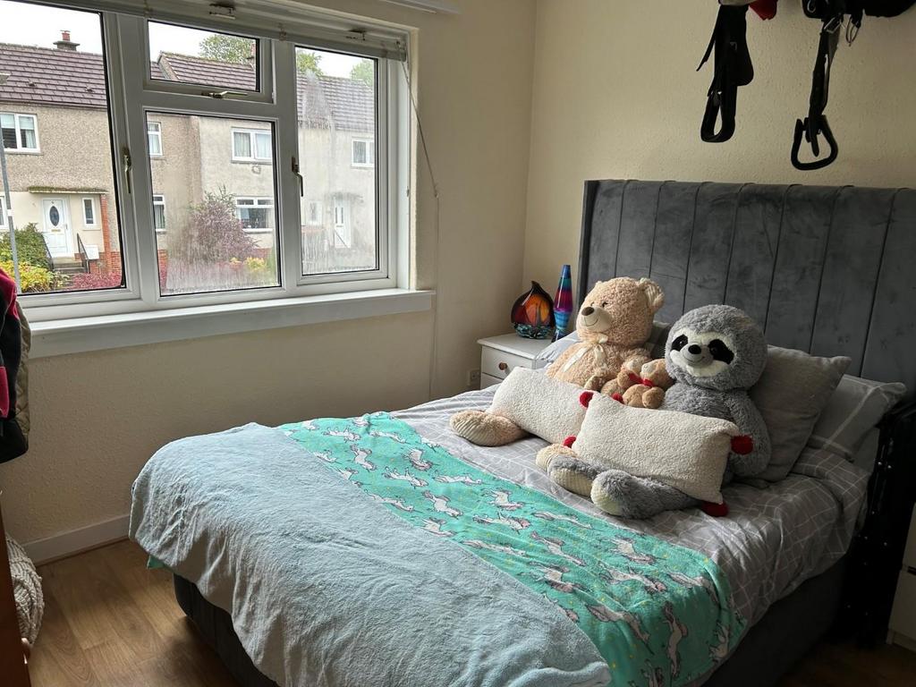 Bed 2.jpg
