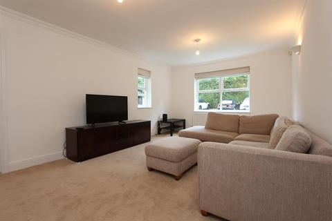 2 bedroom apartment to rent, Kingswood