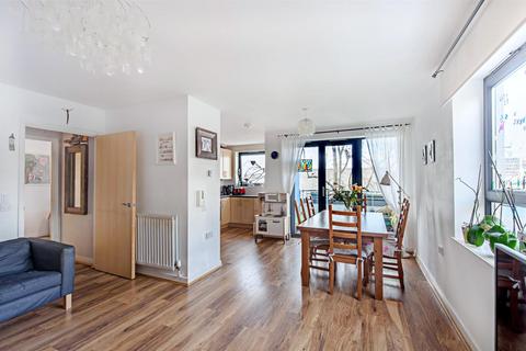 6 Stanley Road, London, W3 8FE