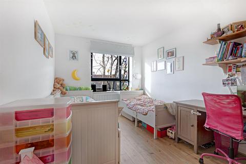 6 Stanley Road, London, W3 8FE