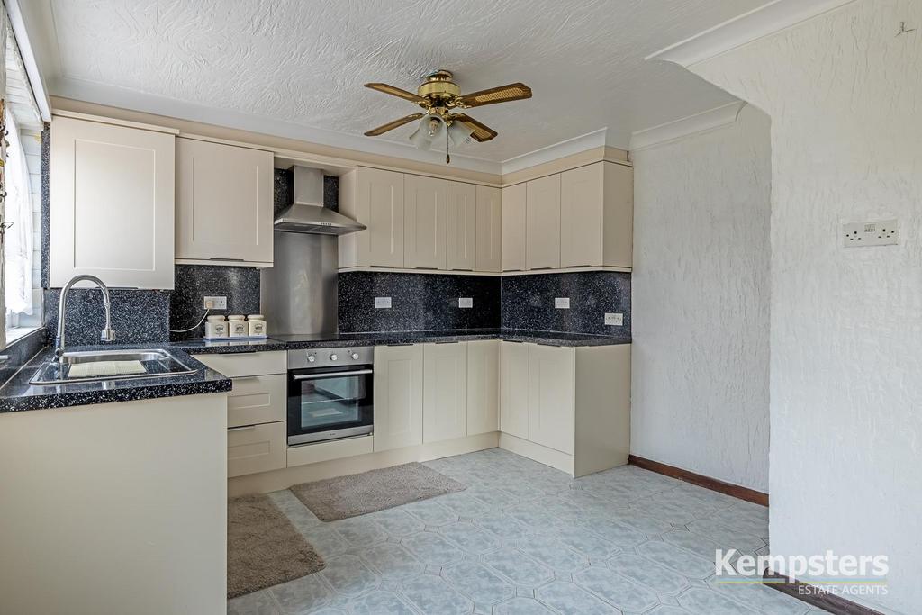 Kitchen 2.jpg