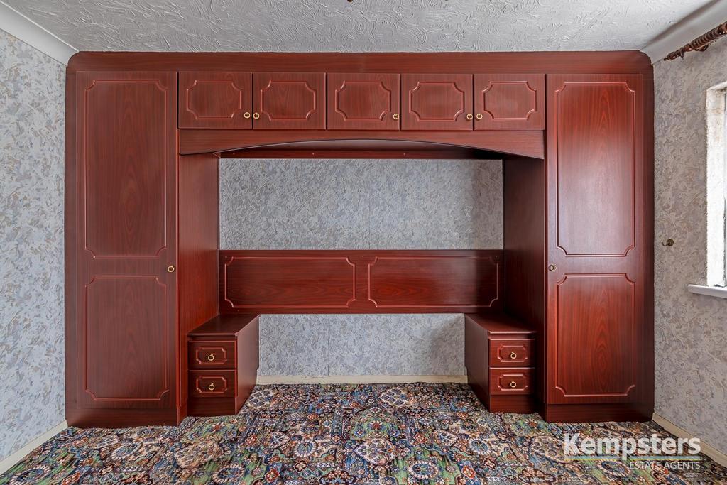 Bedroom 1 3rd.jpg
