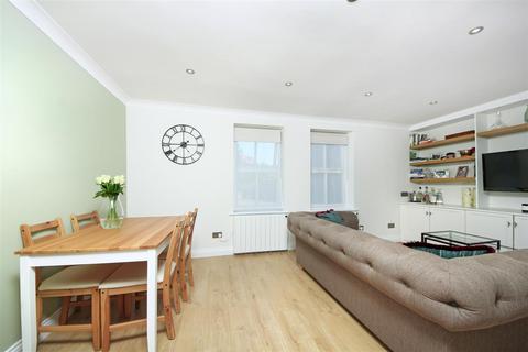 27 Alfred Close, London, W4 5UW