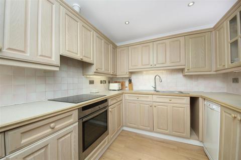 27 Alfred Close, London, W4 5UW