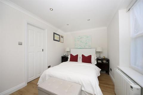 27 Alfred Close, London, W4 5UW
