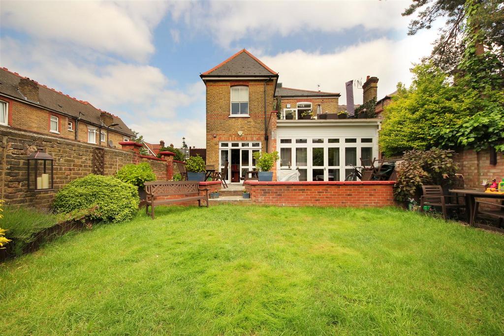 Twyford Avenue, W3 3 bed apartment £900,000