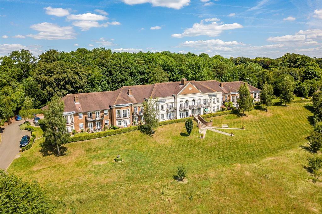 Holly Lane East, Banstead 2 bed apartment for sale £450,000