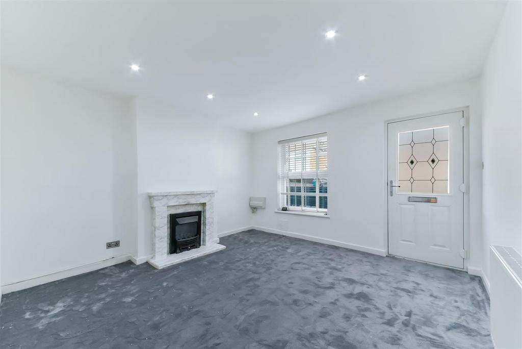 Diceland Road, Banstead 2 bed end of terrace house £400,000