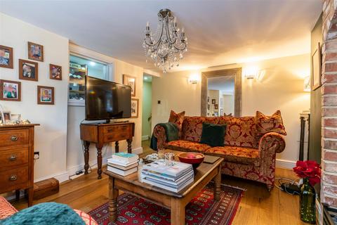 25 Bondgate, Castle Donington, Derby, DE74 2NS