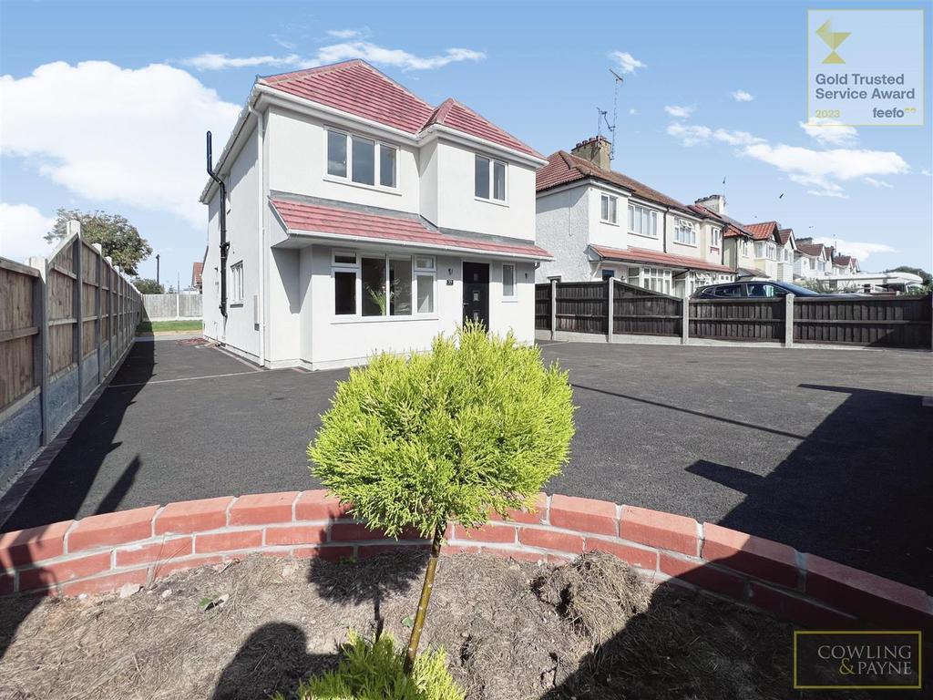 Eastwoodbury Lane, SouthendOnSea 4 bed detached house £550,000