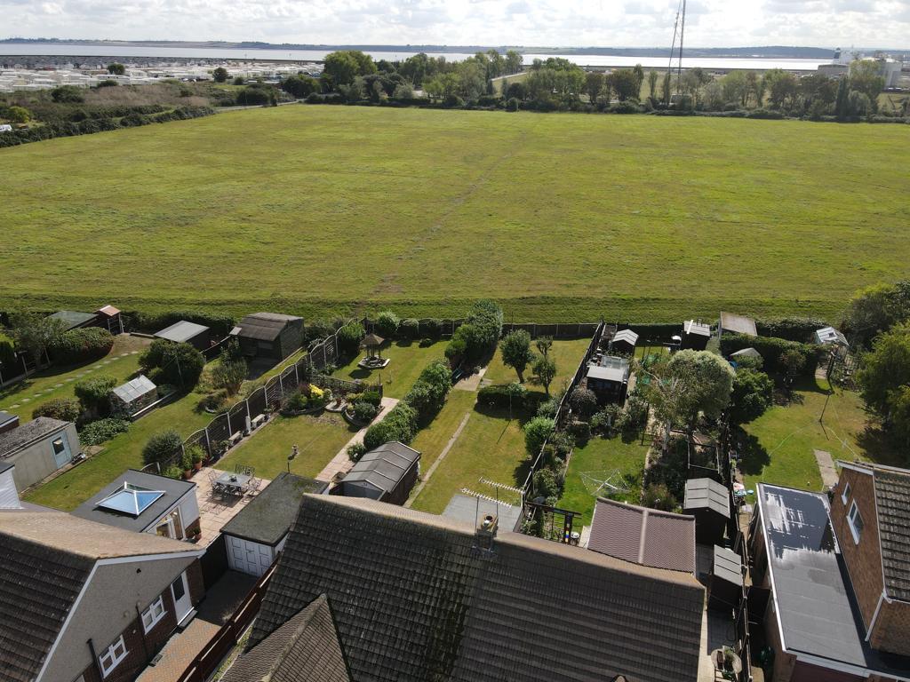 Hawkesbury Road, Canvey Island SS8 2 bed semidetached bungalow £325,000