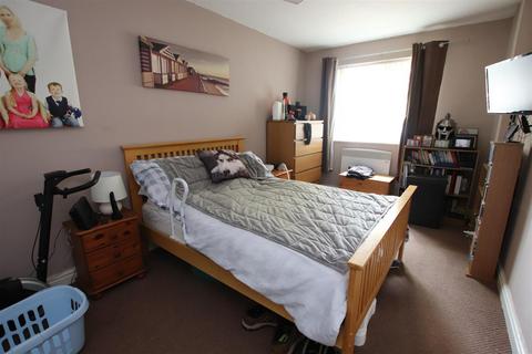 2 bedroom semi-detached bungalow to rent - Farm Hill Road, Bradford