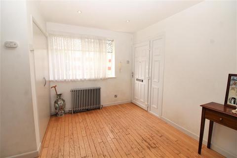 2 bedroom flat for sale - Blunesfield, Potters Bar EN6