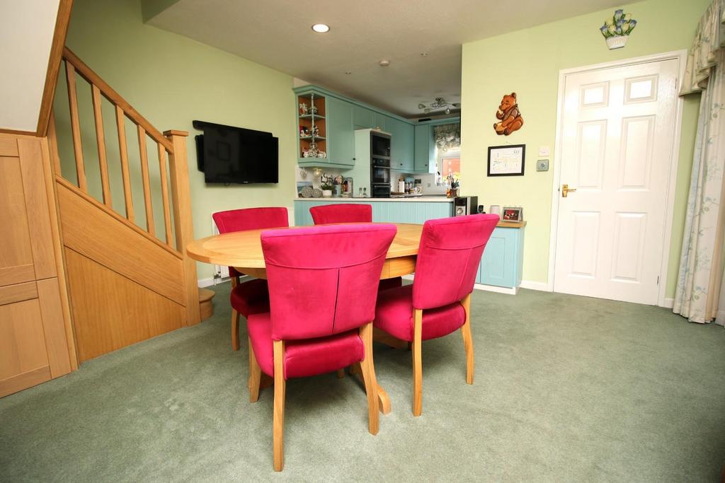 10 - dining area.JPG
