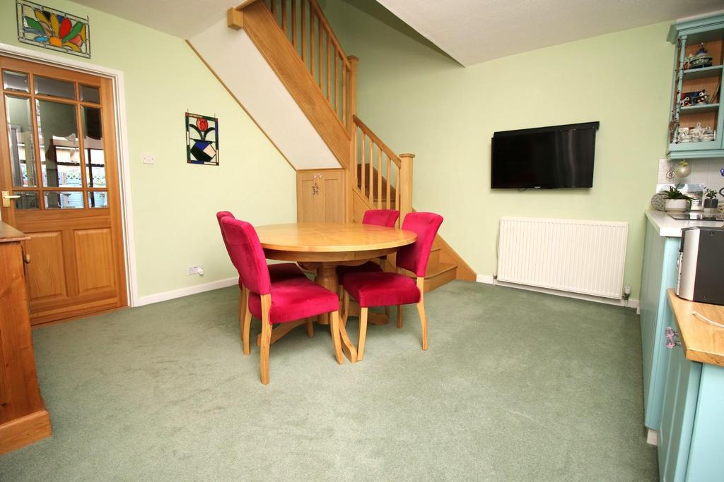 4 - dining area.JPG