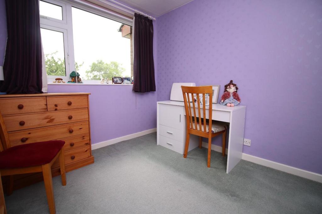 8 - bedroom.JPG