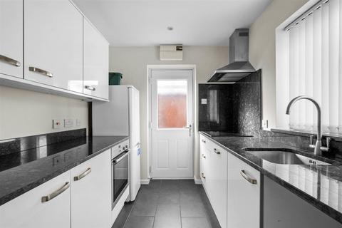 17 Barnack Drive, Warwick, CV34 5TY
