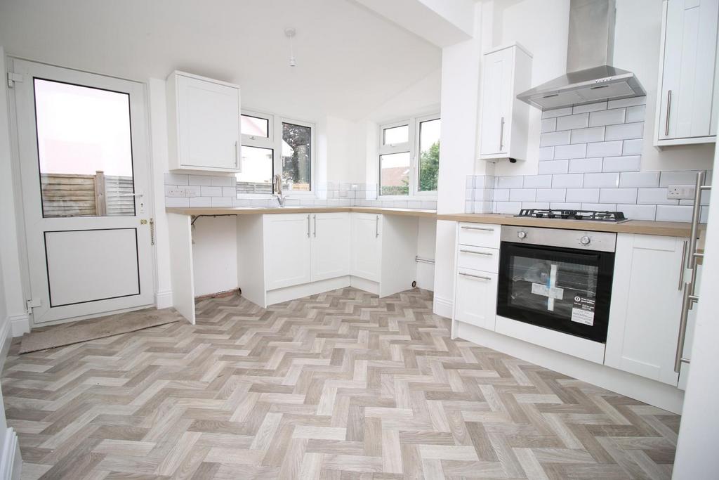 4-Kitchen Breakfast Room.JPG