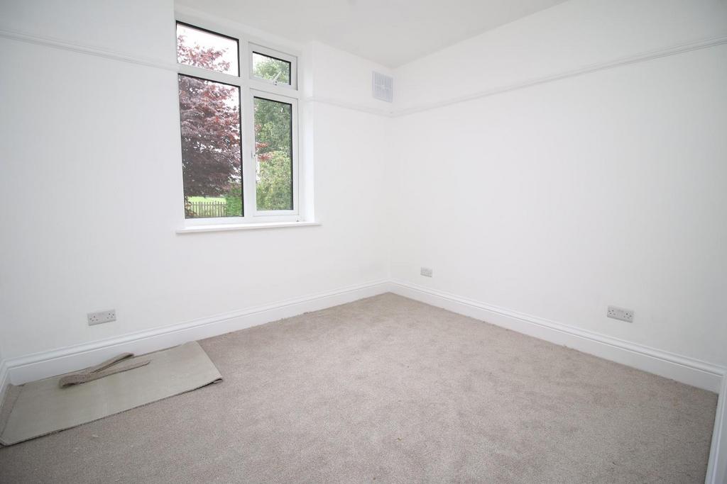 9-Bed2.JPG