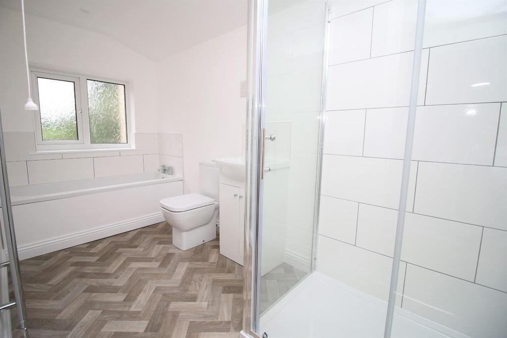 10-Bathroom.JPG