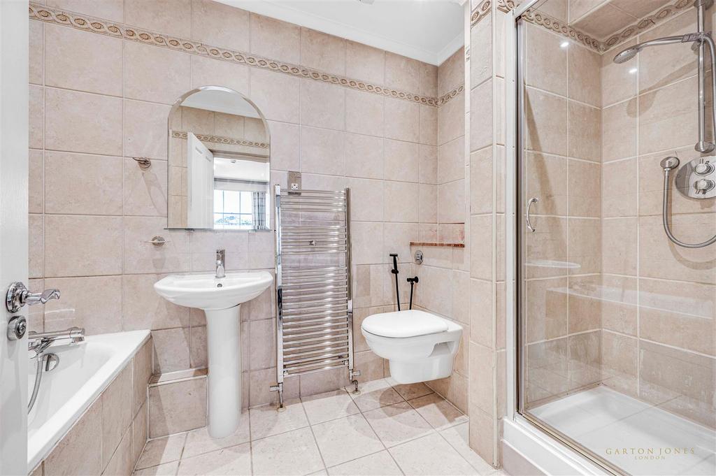 Master Bedroom En-Suite