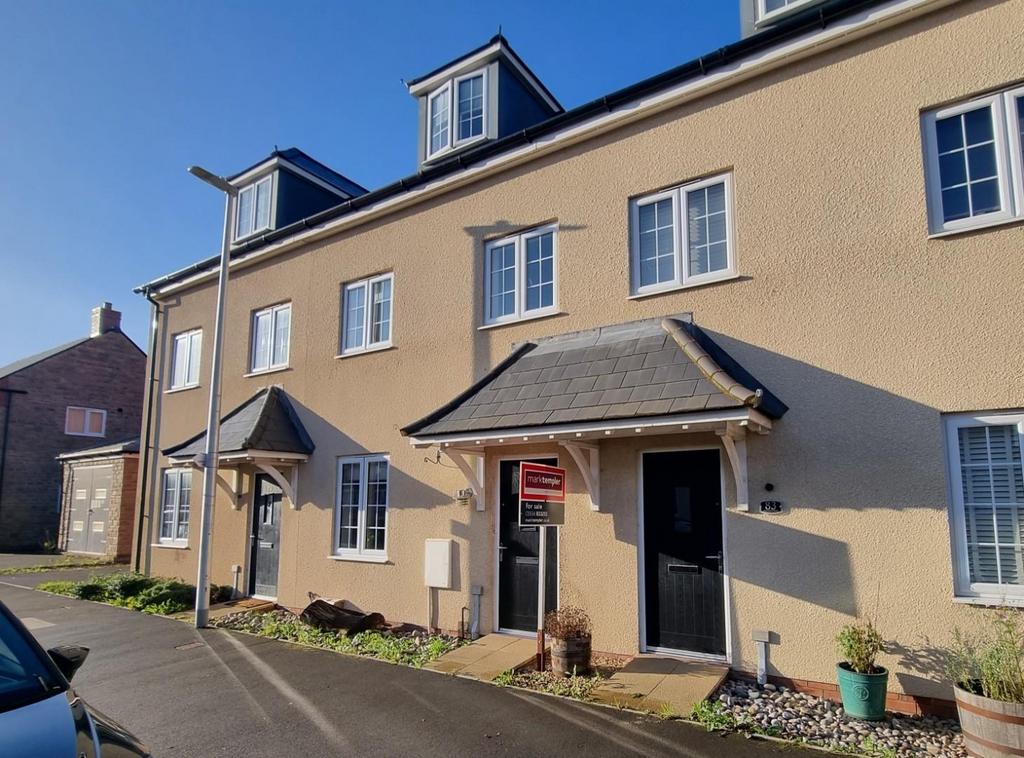 Spacious town house in Yatton's popular Chestnut Park 3 bed terraced