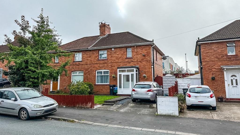 Daventry Road, Knowle, Bristol, BS4 1DH 3 bed semidetached house £