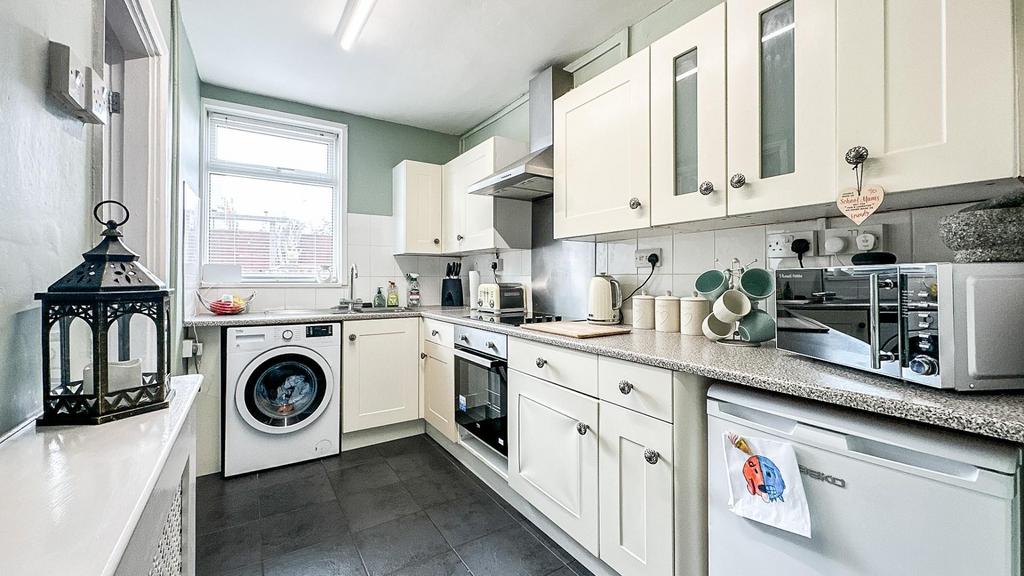 Daventry Road, Knowle, Bristol, BS4 1DH 3 bed semidetached house £