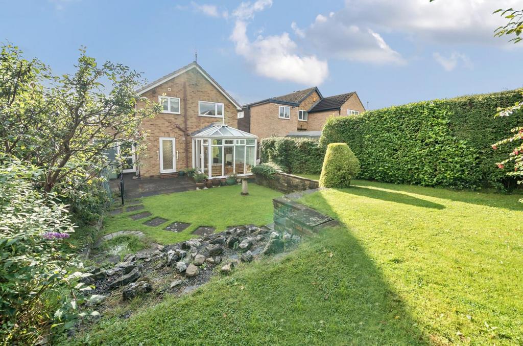 St. Margarets Avenue, Horsforth, Leeds 3 bed detached house £470,000