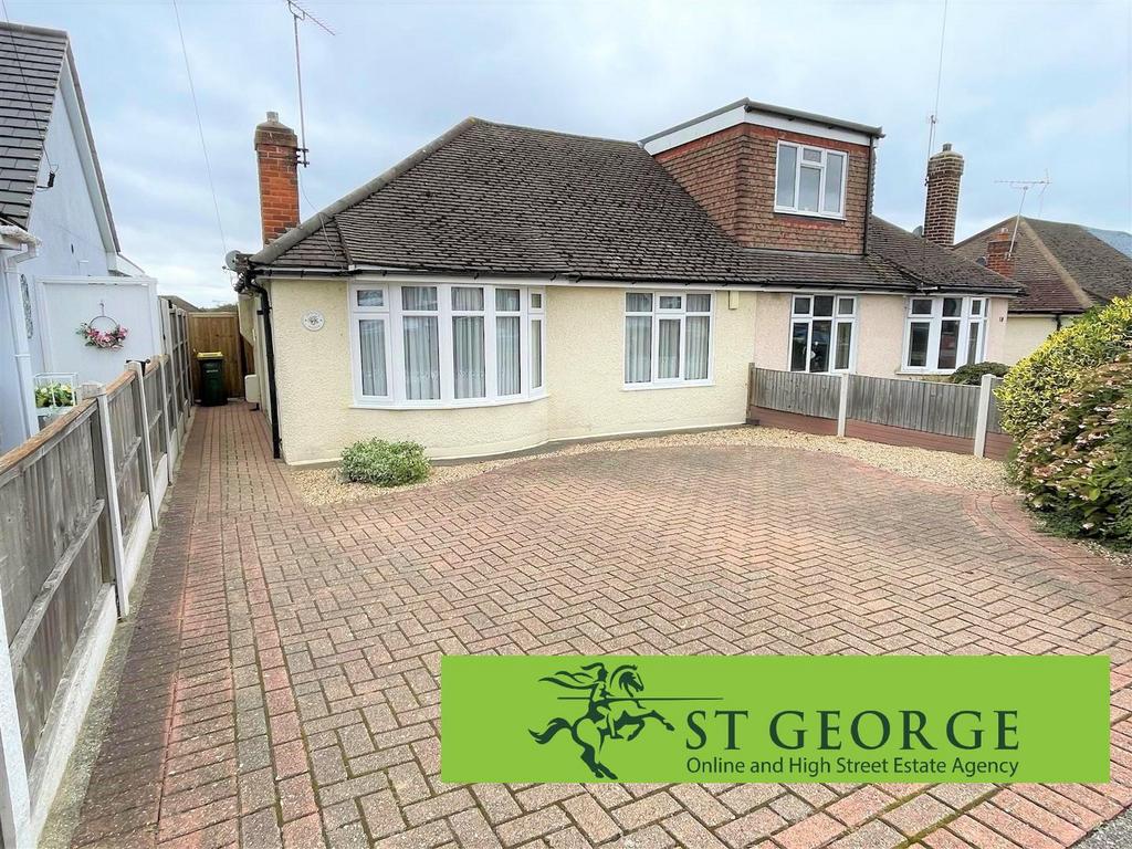 Roach Avenue, Rayleigh 2 bed semidetached bungalow for sale £350,000