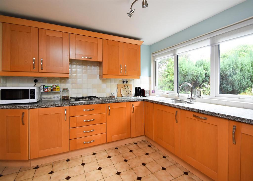 64 Bantock Gardens, Finchfield, Wolverhampton 3 bed detached house for