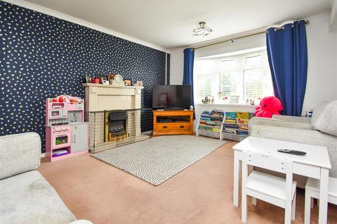 64 Bantock Gardens, Wolverhampton, WV3 9LL
