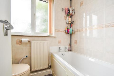 64 Bantock Gardens, Wolverhampton, WV3 9LL