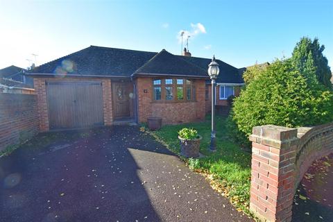 2 bedroom semi-detached bungalow for sale - Iversgate Close, Rainham, Gillingham