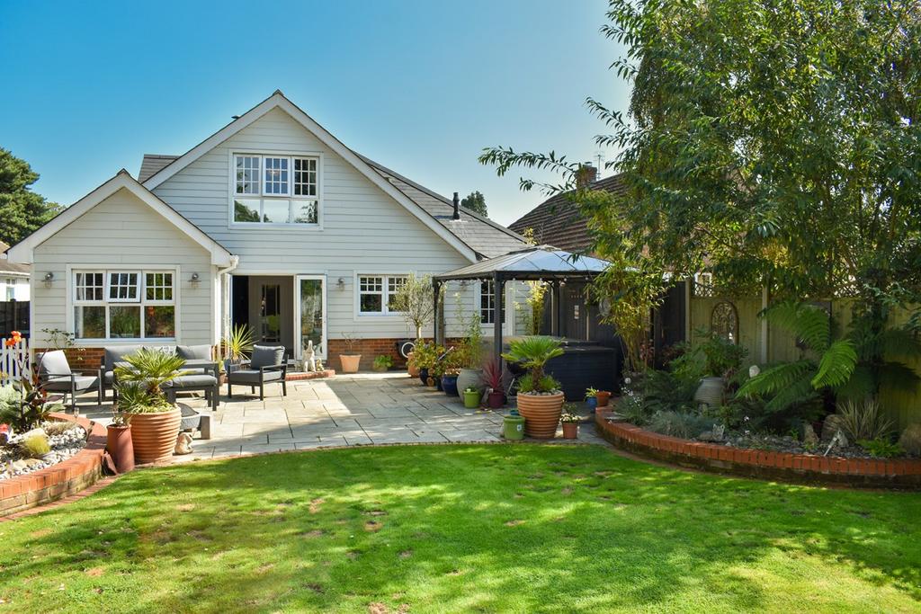 Whitehayes Road, Burton, Christchurch, BH23 4 bed detached house for sale £800,000