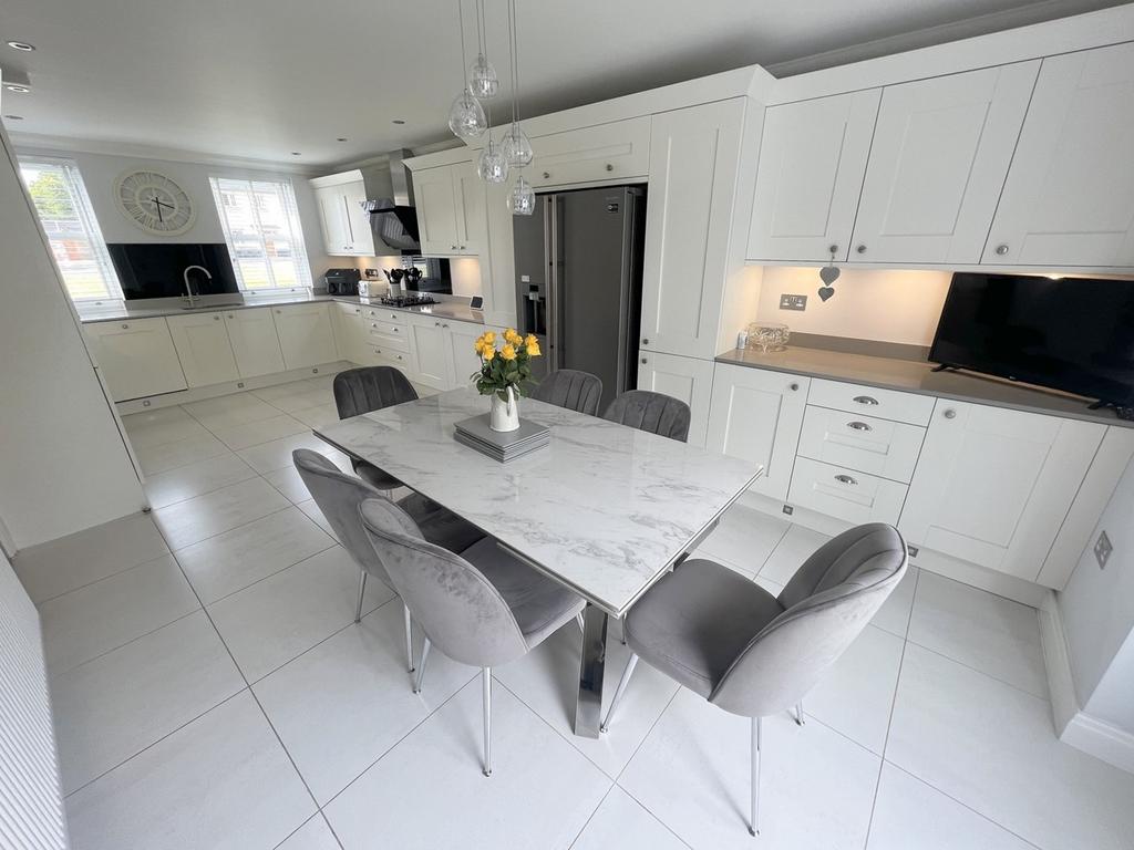 Osprey Close, Upton, Poole, BH16 4 bed detached house for sale £650,000