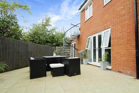 4 bedroom end of terrace house for sale, Wyeth Close, Taplow