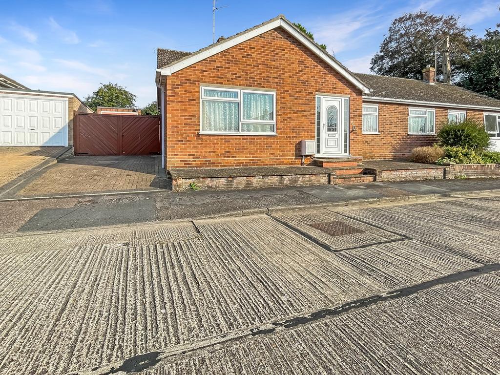 Margarets Close, Brightlingsea, Colchester, CO7 2 bed semidetached