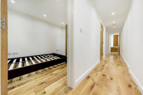 2 bedroom flat to rent, Farriers Mews, SW9