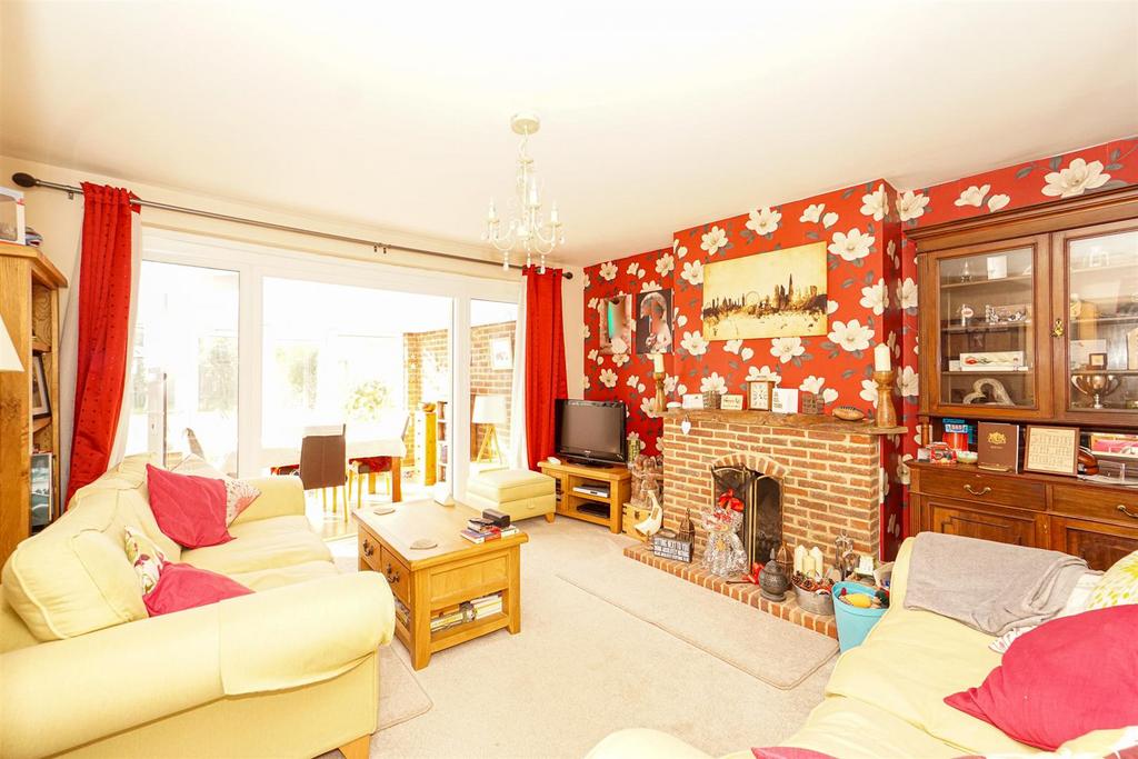 Pine Avenue, Hastings 2 bed semidetached bungalow for sale £350,000