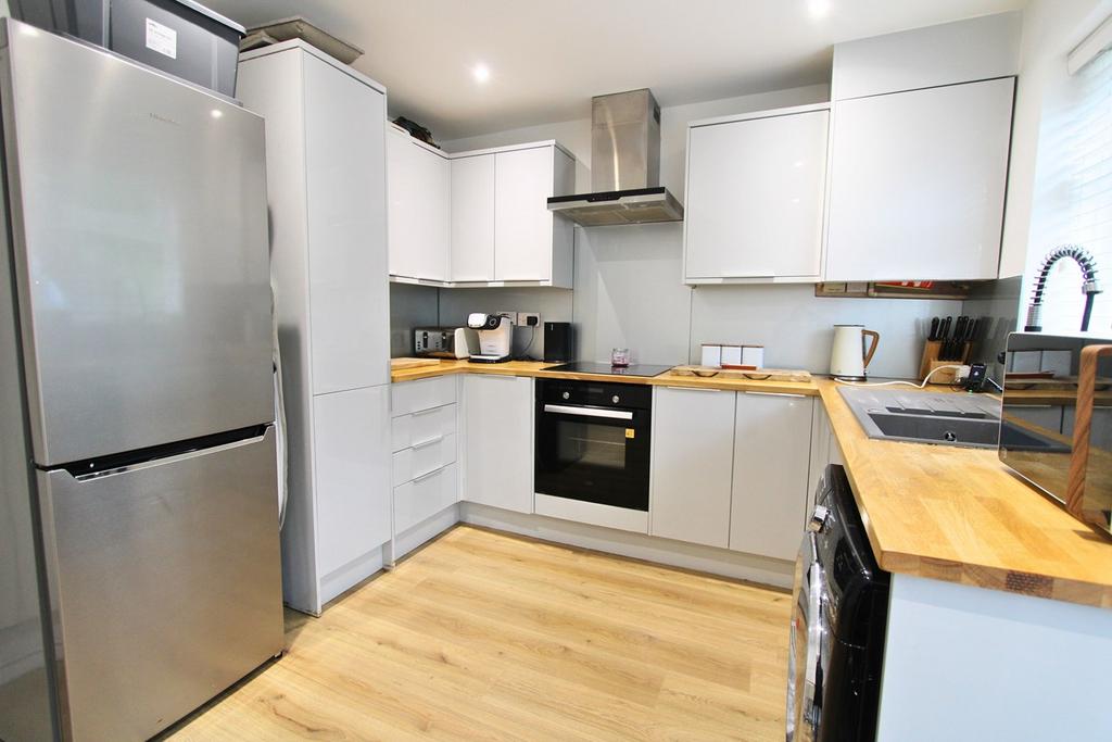 Radcliffe Road, Bolton, BL3 2 bed terraced house £140,000